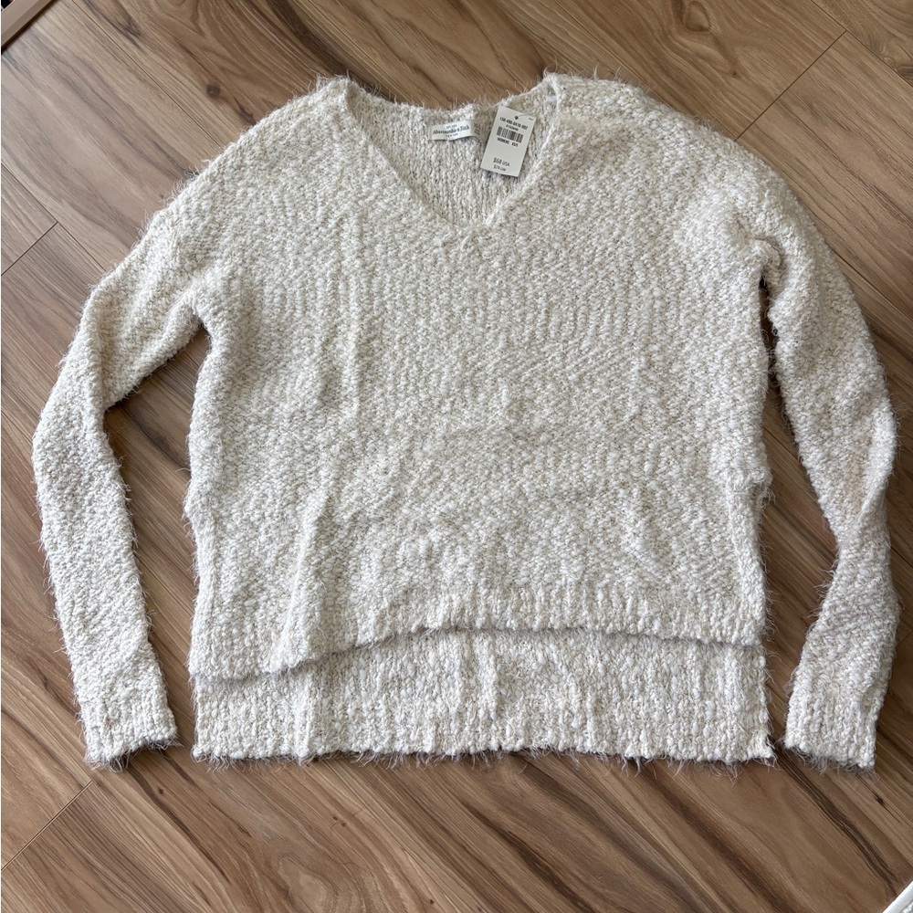 Abercrombie & Fitch Women's Textured Cream V-Neck Sweater